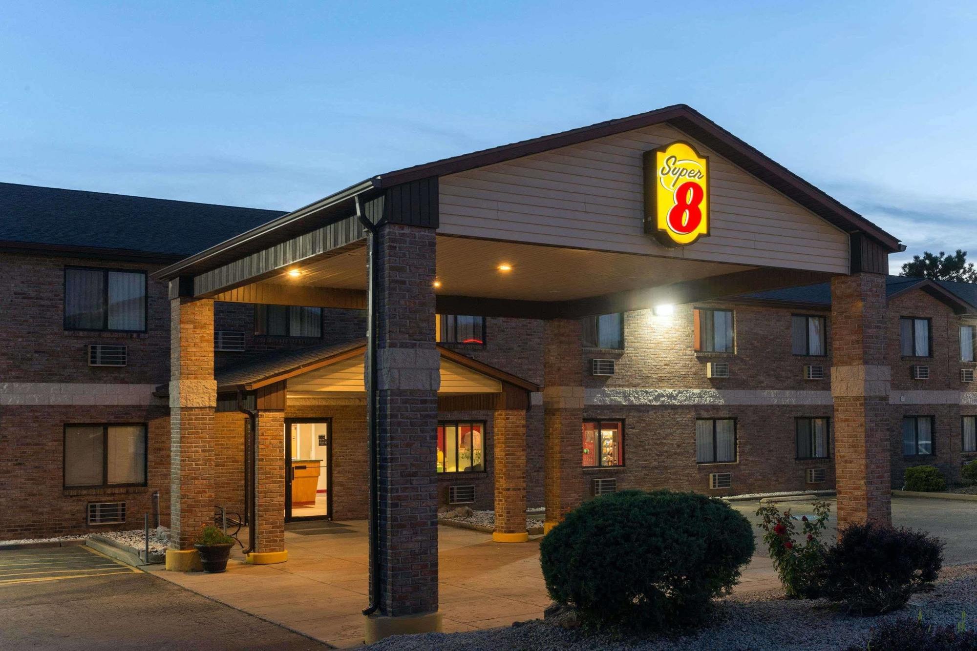 Super 8 By Wyndham Farmington Hotel Exterior photo